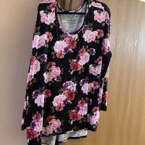 Torrid 22-24 Floral Plush mid sleeve blouse
